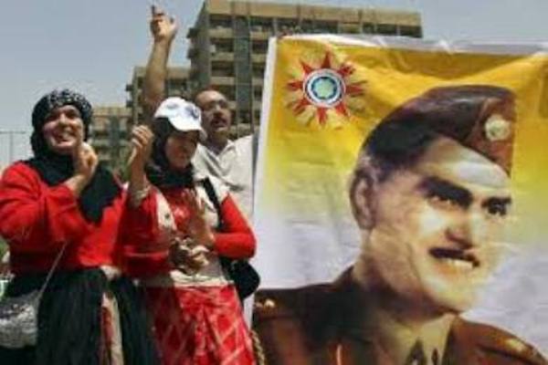 عراقيون يحتفلون بذكرى 14 تموز حاملين صور الزعيم عبد الكريم قاسم