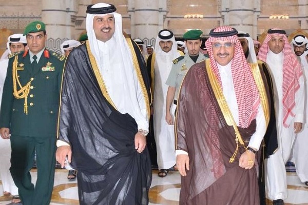 أمير قطر يغادر جدة بعد لقاء العاهل السعودي