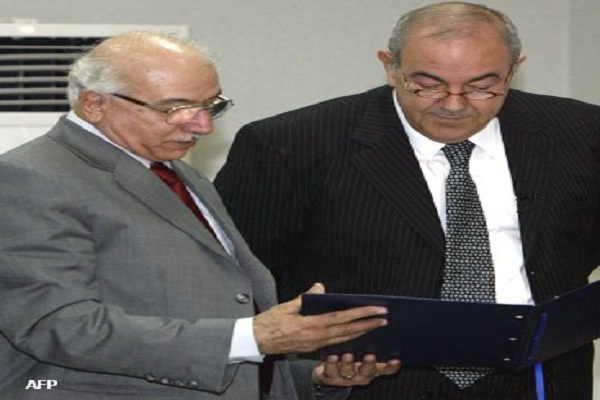 علاوي يؤدي اليمين الدستورية لدى استلامه رئاسة الحكومة عام 2004