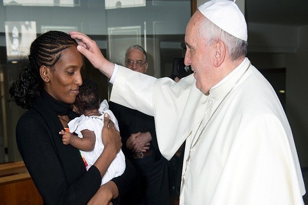 البابا يبارك السودانية المتهمة بالردة