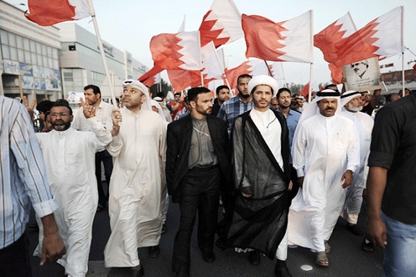  علي سلمان زعيم (الوفاق) خلال مظاهرة للمعارضة في المنامة 
