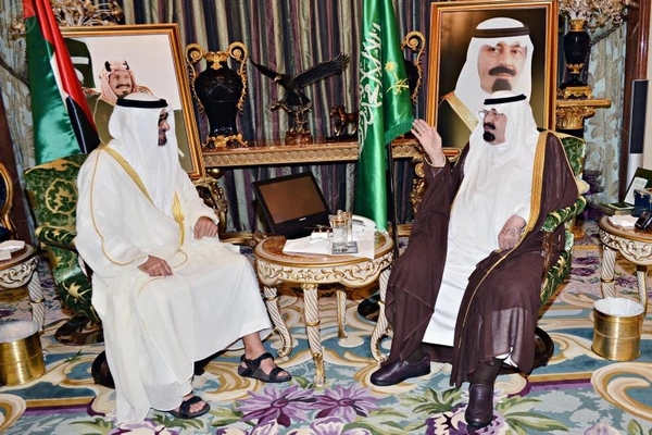 العاهل السعودي يستقبل ولي عهد أبوظبي