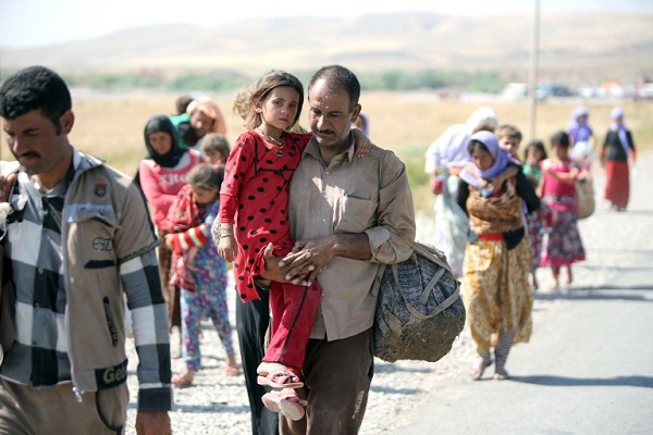 لاجئون ايزيديون هاربون من تقدم مقاتلي الدولة الاسلامية
