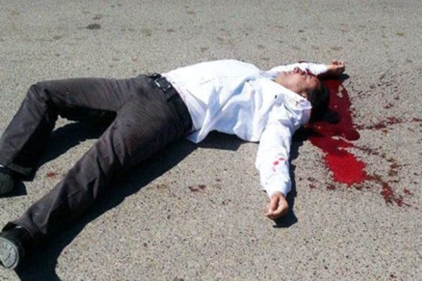 الصحافي محمد بديوي إثر مقتل على يد أحد أفراد فوج حماية الرئيس طالباني