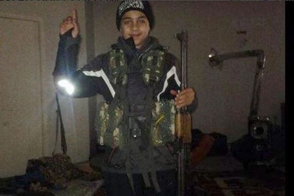 ترك مقاعد الدراسة ليلتحق بأخيه الأكبر في سوريا وينضم إلى صفوف داعش