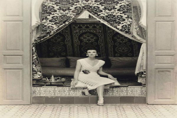 العارضة ليزا فونساغريف في قصر بهية في العام 1951