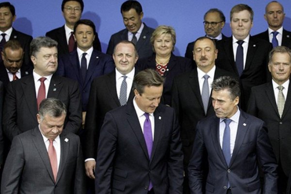 عدد من الزعماء المشاركين في قمة الناتو 