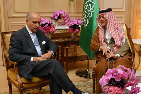 الأمير سعود الفيصل خلال اجتماعه مع لوران فابيوس