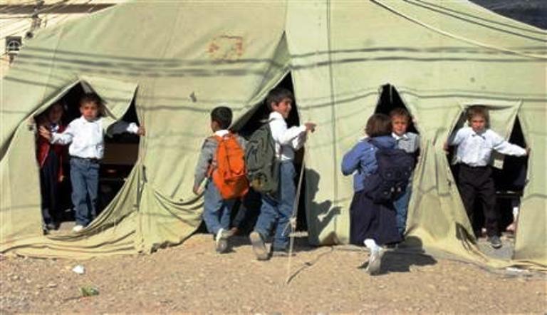تلاميذ من كركوك في خيمة انشئت مدرسة لهم