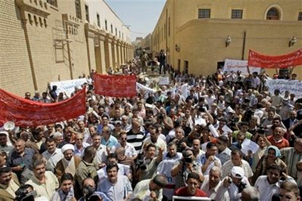 صحافيون عراقيون يتظاهرون ضد محاولات تقييد حرية التعبير