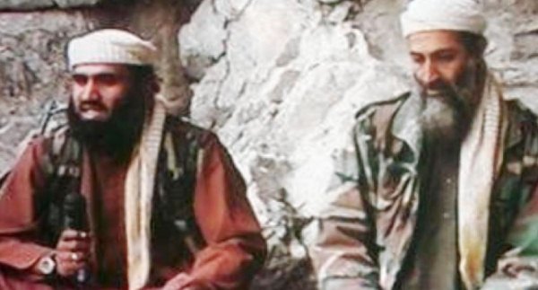 صورة أرشيفية: أسامة بن لادن وأبو غيث في افغانستان
