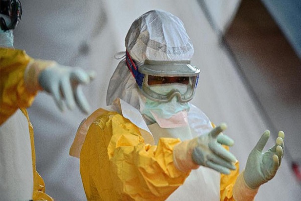 ايبولا قد يتوقف عن الانتشار عام 2015
