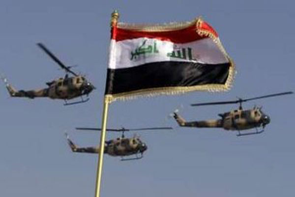 مروحيات عراقية تستعرض بعيد الجيش