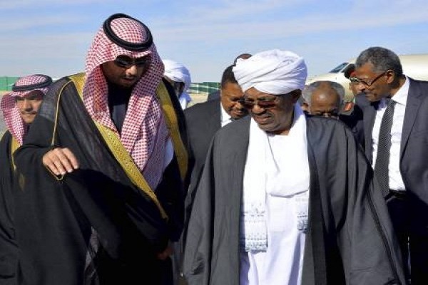 الرئيس السوداني عمر حسن البشير يصل للمشاركة في جنازة الملك السعودي عبد الله بن عبد العزيز