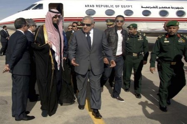 رئيس الوزراء المصري إبراهيم محلب يصل للمشاركة في التشييع