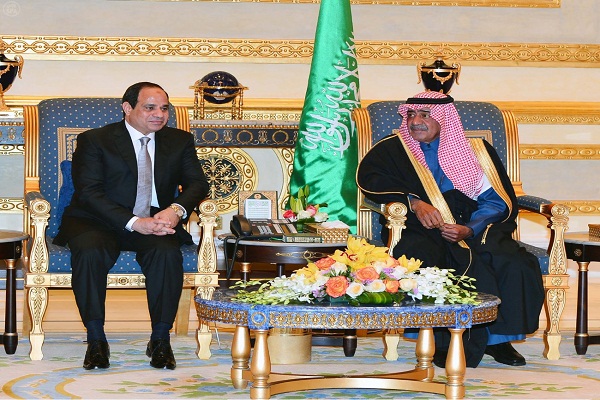 الرئيس المصري مع الأمير مقرن بن عبدالعزيز