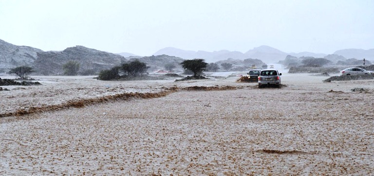مشهد من جريان الأودية في ولاية العامرات التابعة لمحافظة مسقط