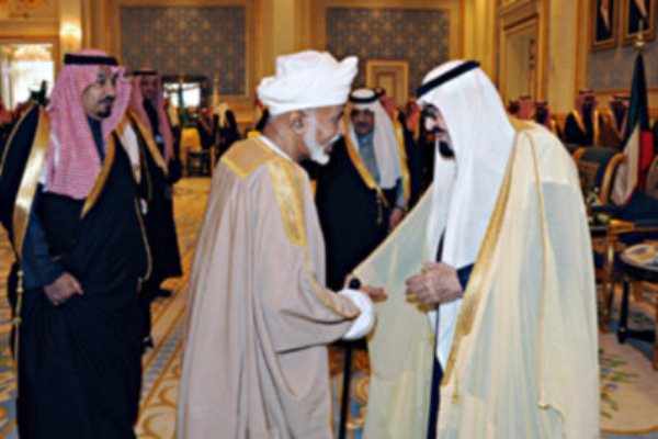 السلطان قابوس خلال لقاء سابق مع خادم الحرمين الشريفين