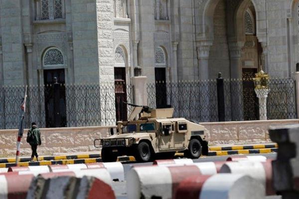 القصر الجمهوري في صنعاء تحت حصار الحوثي 