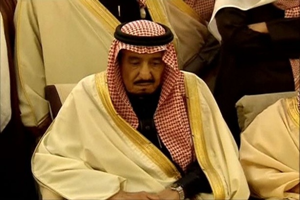الملك سلمان بن عبدالعزيز تقدم المصلين