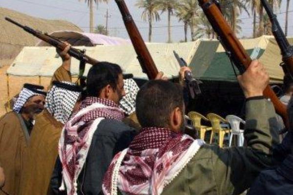 رجال عشائر عراقيون مسلحون