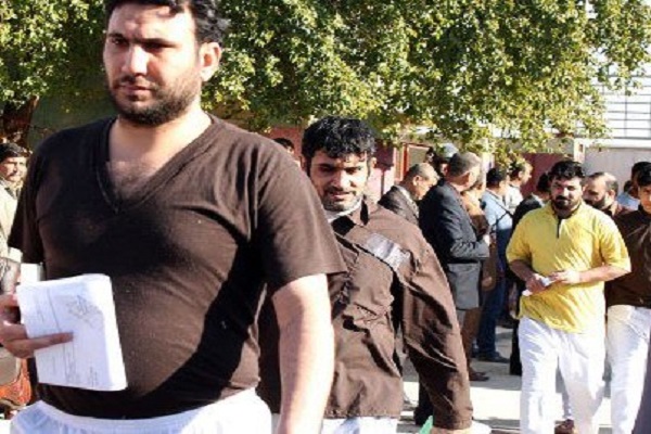 معتقلون افرجت عنهم السلطات العراقية تنفيذا لمطالب المحتجين