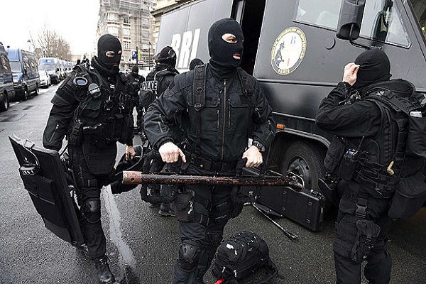  الأمن الفرنسي خلال هجوم (شارلي ايبدو) الدموي 