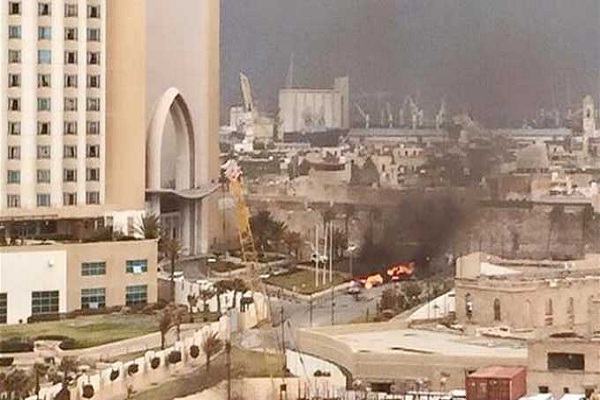 جانب من التفجير الذي لحق بفندق كورنثيا في طرابلس