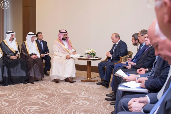 ولي ولي العهد السعودي يعقد اجتماعا مع الرئيس الروسي
