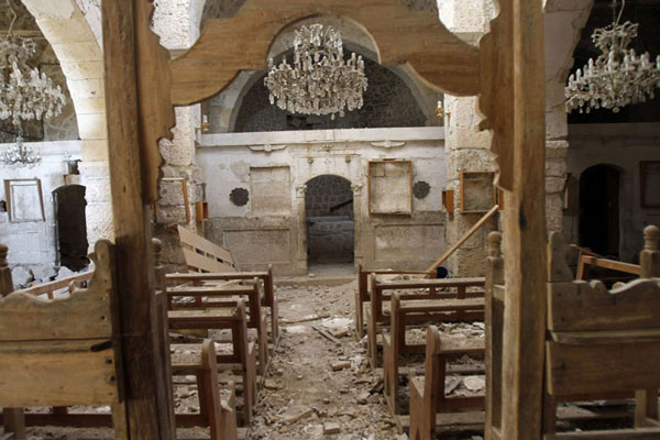 صورة للدمار في كنيسة مار سركيس في بلدة معلولا السورية