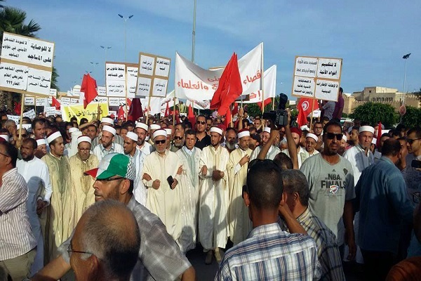 تظاهرة منددة بعزل أئمة المساجد في مدينة صفاقس التونسية