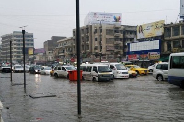 مياه الامطار تغمر شوارع بغداد