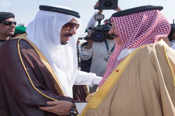 الملك سلمان يستقبل عاهل البحرين