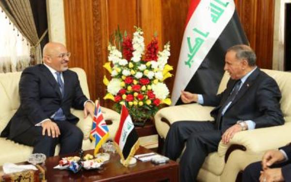 وزير الدفاع العراقي مجتمعا مع رئيس وفد العلاقات الخارجية البريطاني