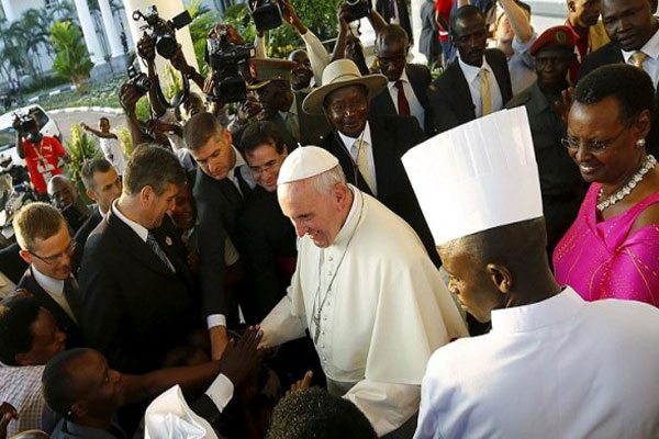 البابا فرنسيس في أفريقيا الوسطى.. رسالة سلام تتحدى المخاطر الأمنية
