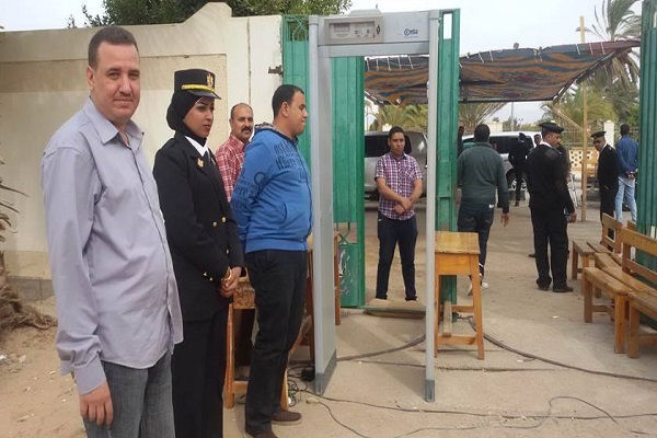 أفراد أمن يواكبون العملية الإنتخابية