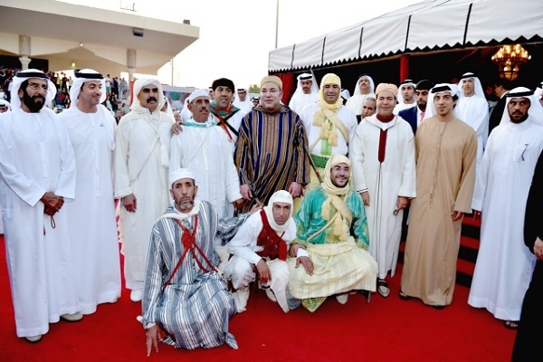 الملك محمد السادس وصورة تذكارية خلال الاسبوع الثقافي في ابو ظبي