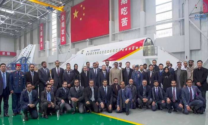 محمد بن زايد آل نهيان ولي عهد أبوظبي في زيارة المؤسسة الصينية للطائرات التجارية 
