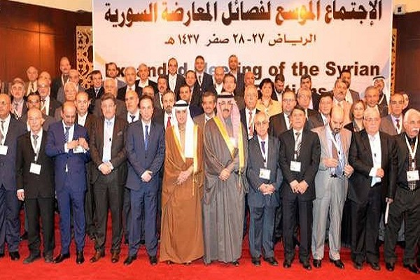 صورة جماعية للمشاركين في مؤتمر الرياض
