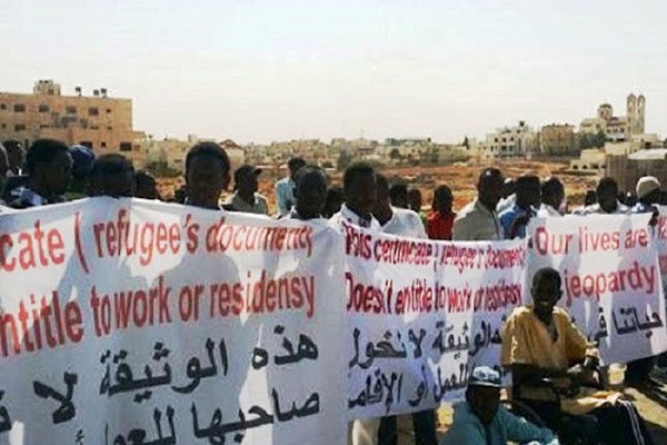 أحدى الوقفات الاحتجاجية للاجئين امام مفوضية اللاجئين في عمان