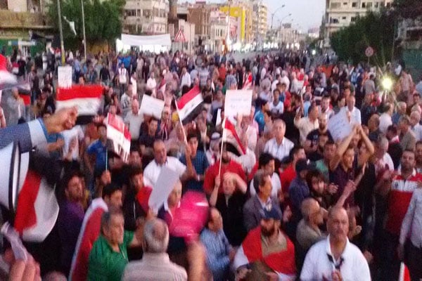 متظاهرو ساحة التحرير في وسط بغداد اليوم