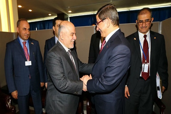 رئيس الحكومة التركية إلى جانب نظيره العراقي