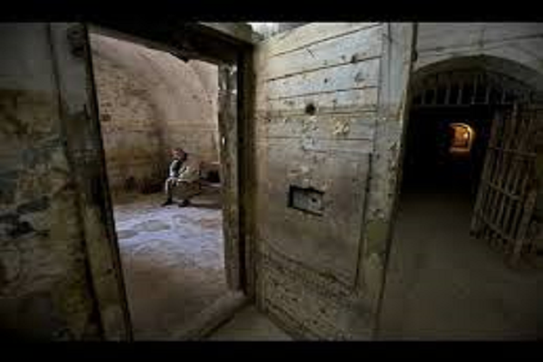 زنزانة انفرادية في احد السجون الايرانية