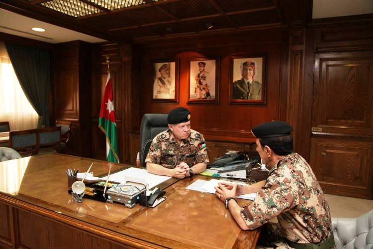 عاهل الأردن في مقر القوات المسلحة متابعا للعمليات ضد داعش