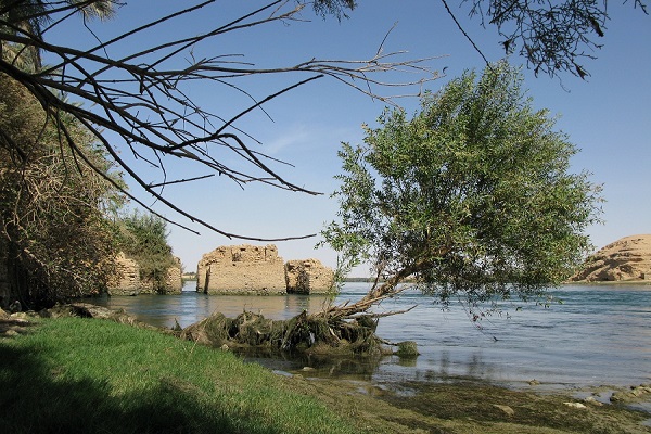 حديثة مدينة عراقية على ضفاف نهر الفرات