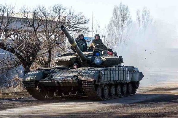 الانفصاليون يدمرون مدينة شرق اوكرانيا