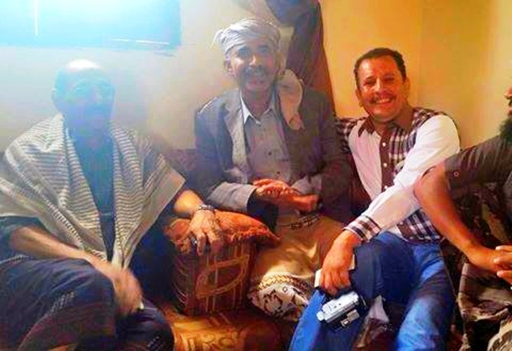 أول صورة لوزير الدفاع اليمني الصبيحي (وسط) بعد وصوله عدن - فايسبوك