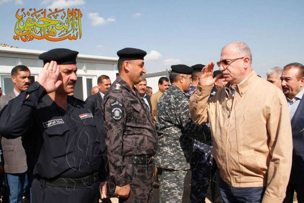 النجيفي خلال زيارته الى معسكر تحرير الموصل