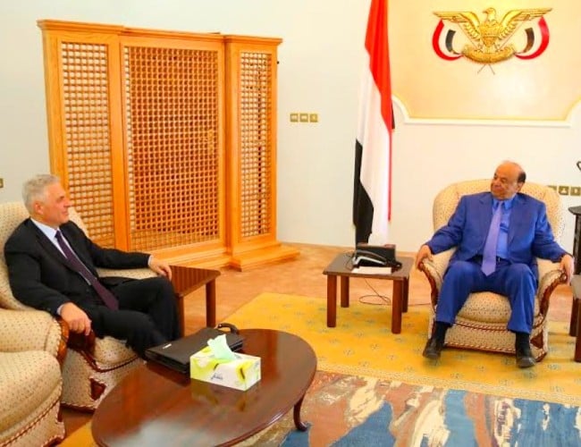 الرئيس اليمني خلال لقائه بالسفير الروسي في عدن