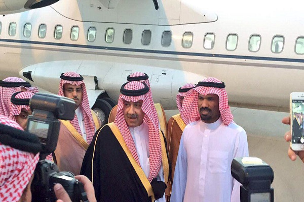 الدبلوماسي السعودي عبدالله الخالدي في المطار